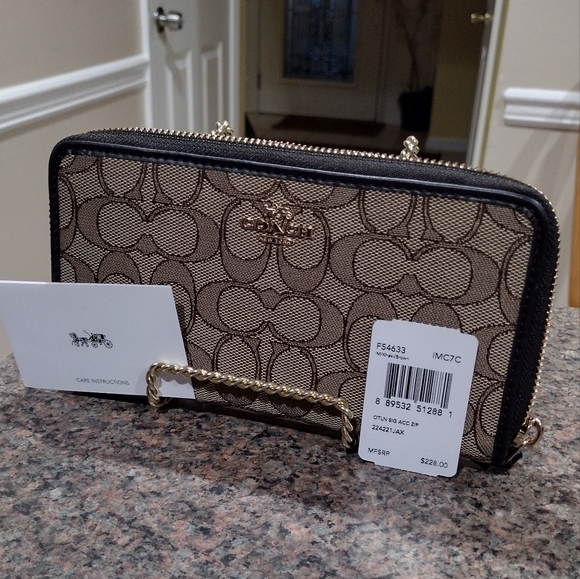 Coach Handbags - NWT Coach SiG C C Zip  around Wallet